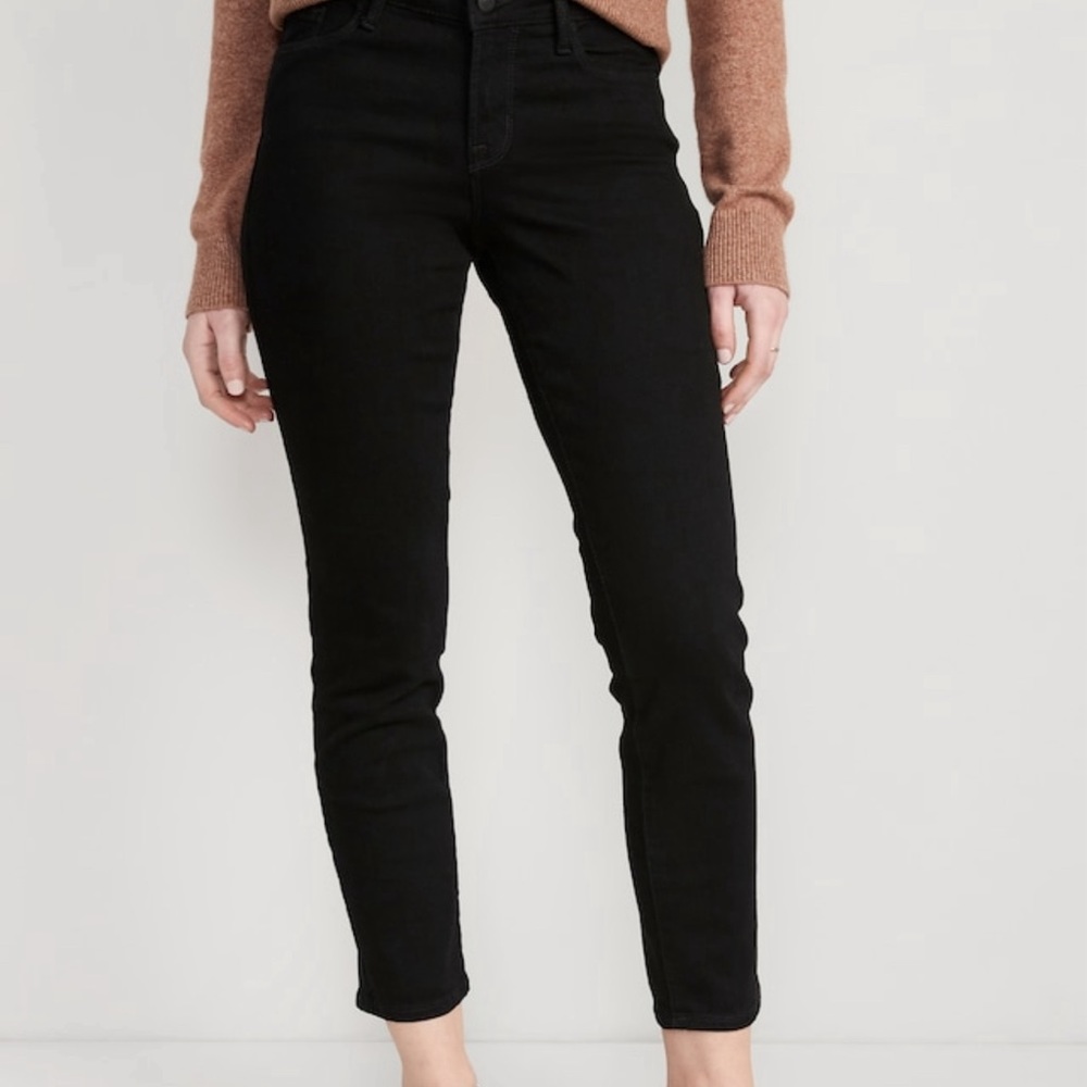 Size 6 Women’s Old Navy Power Slim Straight Mid Rise Black Denim Jeans